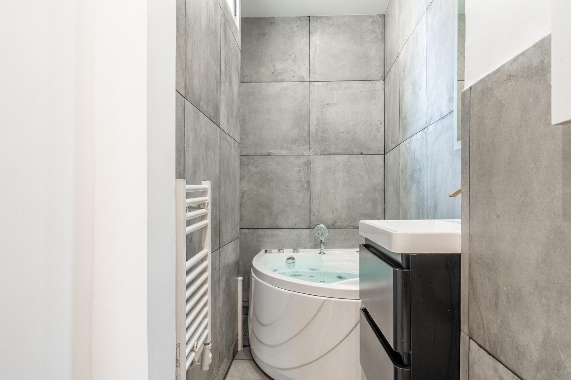 Lavie Maison Eiffel Ac Hot Tub Paris Exterior foto