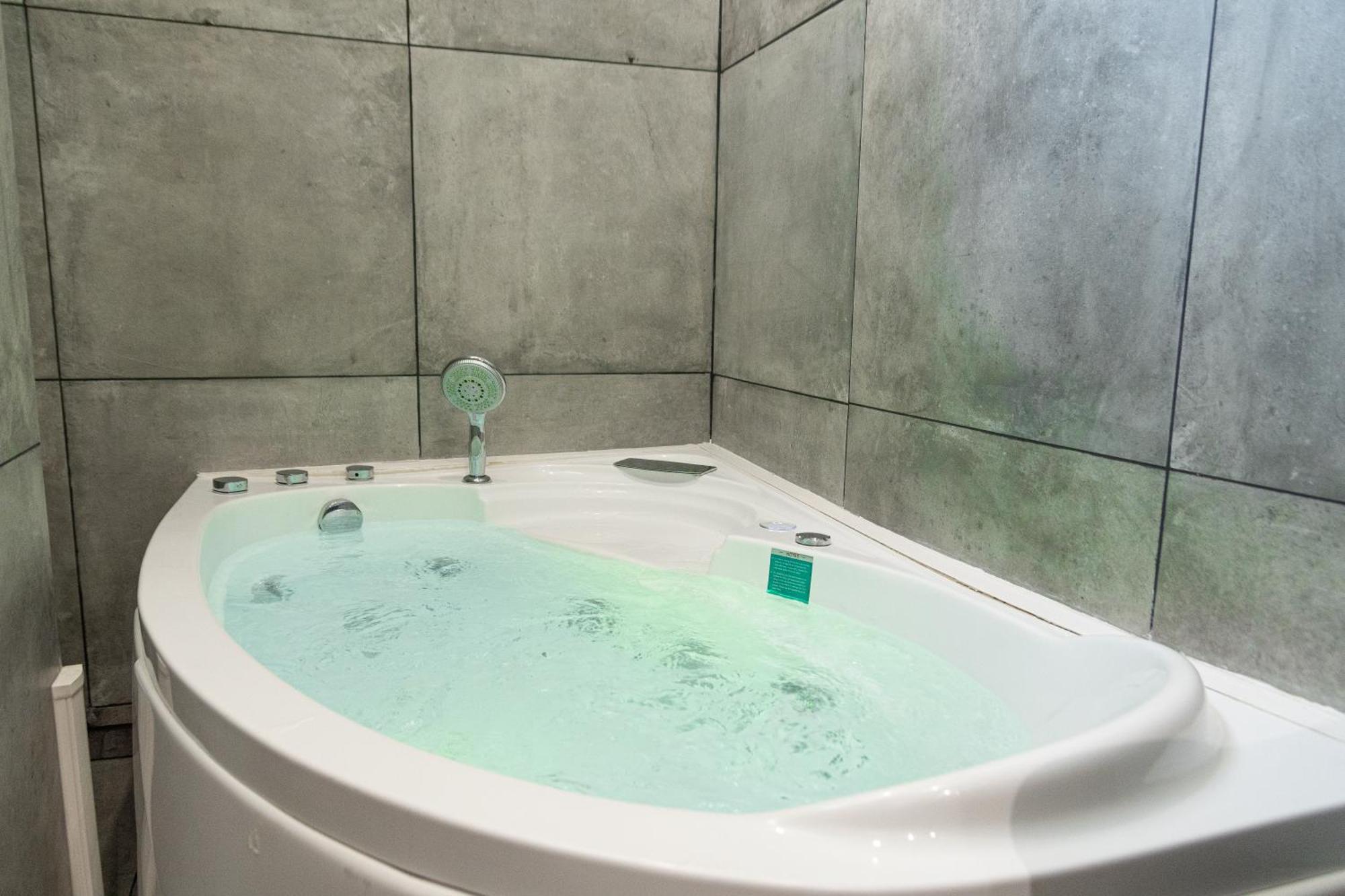 Lavie Maison Eiffel Ac Hot Tub Paris Exterior foto