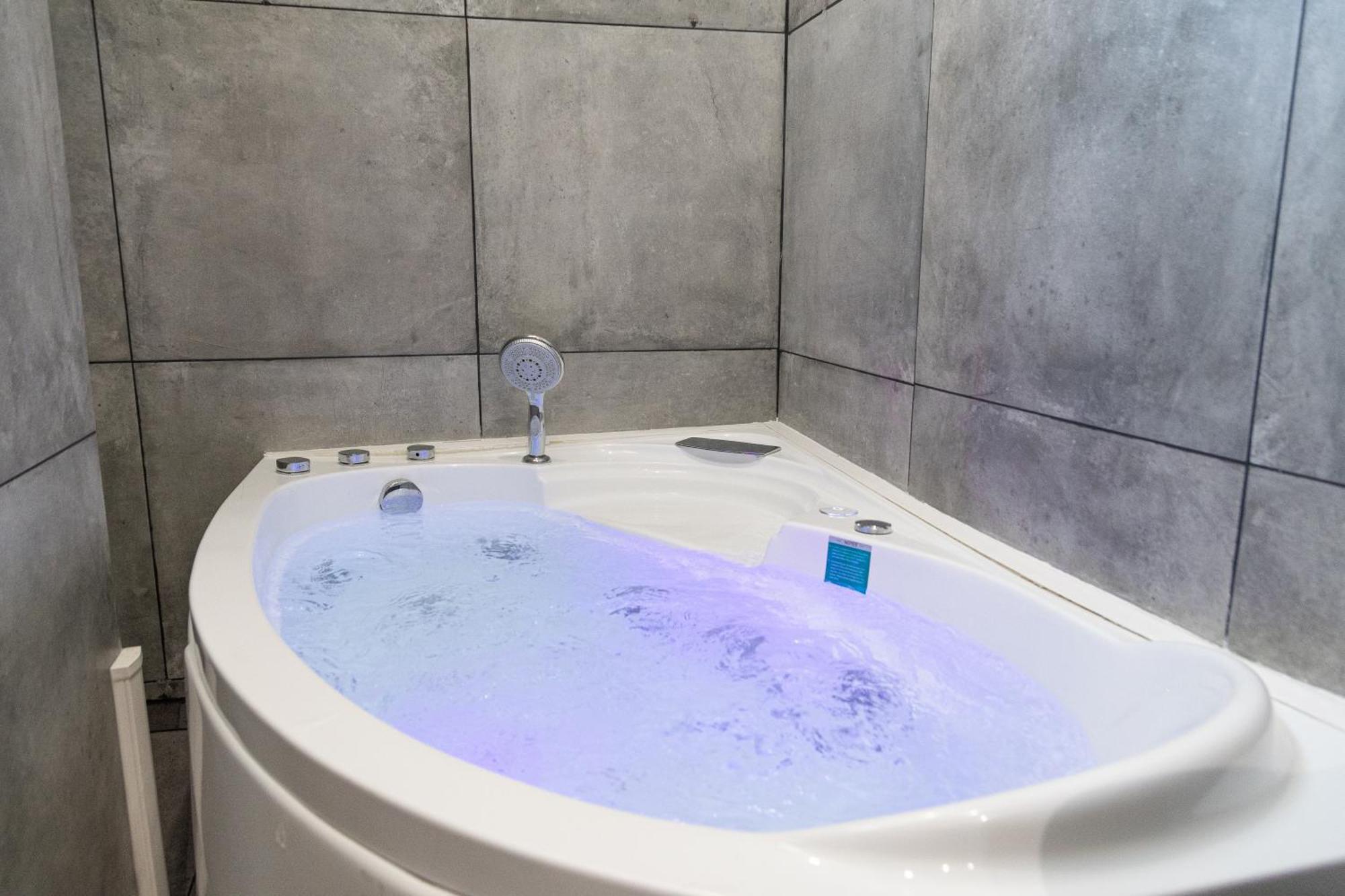 Lavie Maison Eiffel Ac Hot Tub Paris Exterior foto